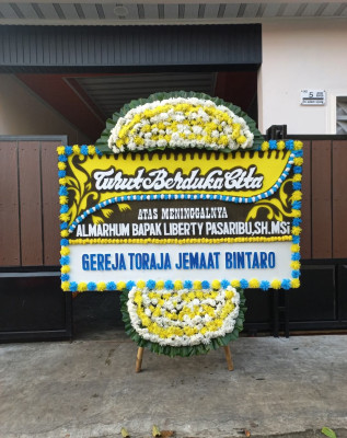 Papan Bunga Duka di Megamendung